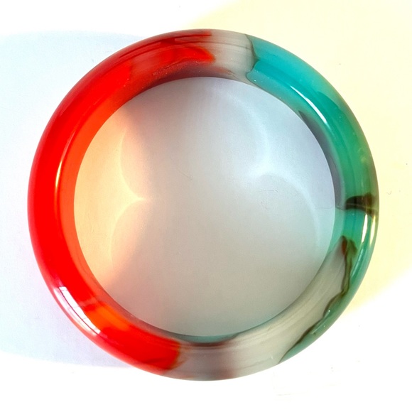 Beautiful Chalcedony Bangle Bracelet in Jade Style - Picture 3 of 8